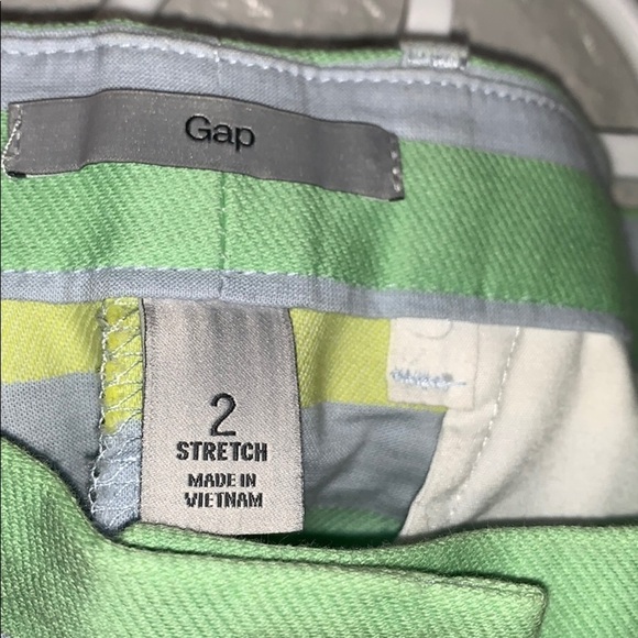 BNWOT Gap striped shorts - Picture 3 of 4
